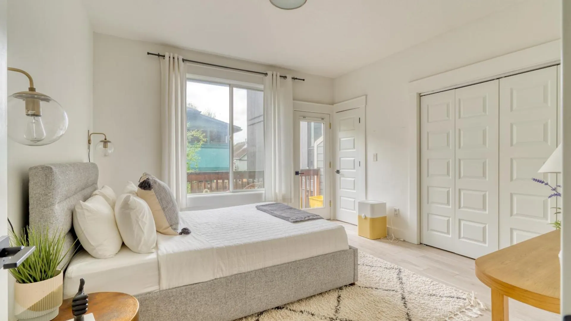 Stay Portland - Perfect Portland Farmhouse Loft - Breweries & Bars Apartment