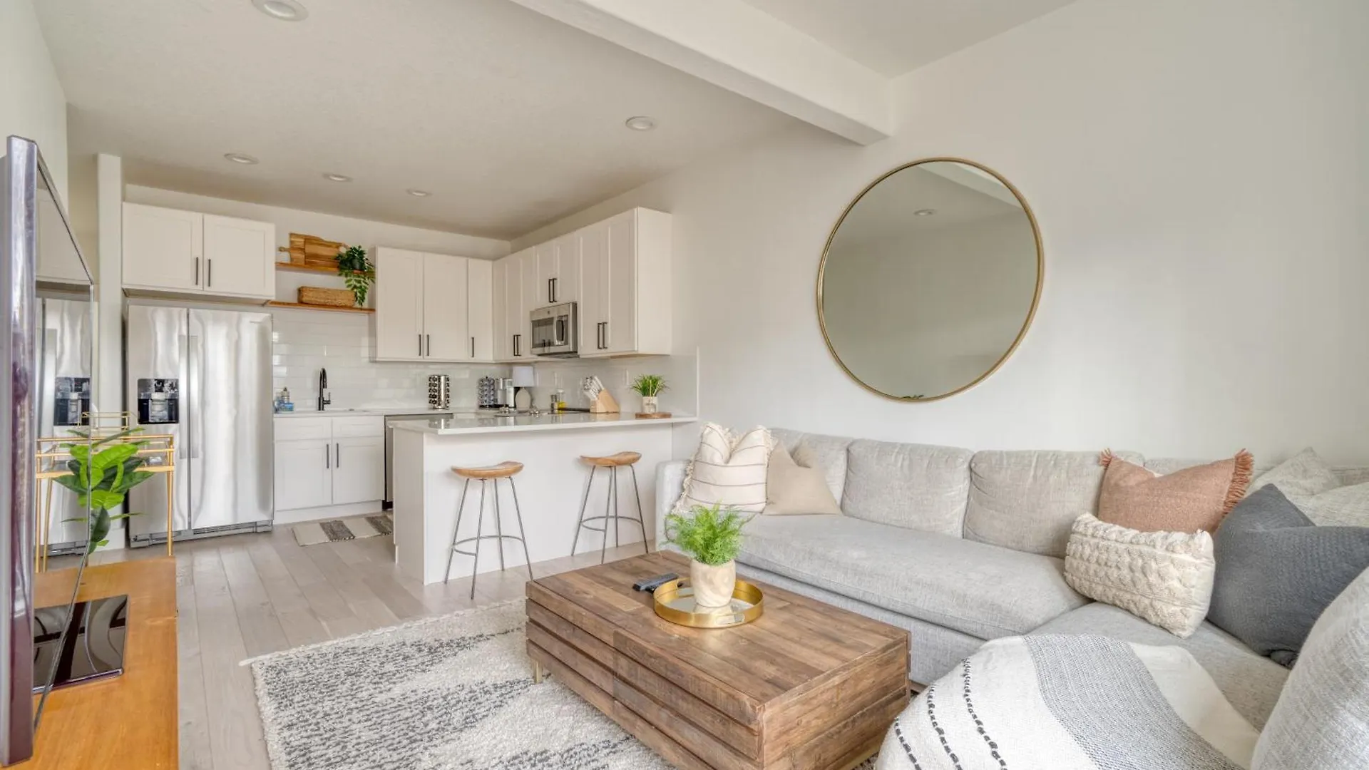 Apartment Stay Portland - Perfect Portland Farmhouse Loft - Breweries & Bars